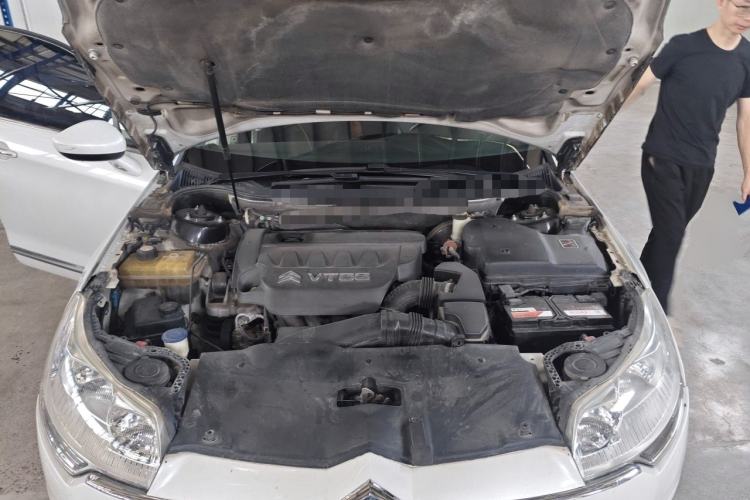 Used Citroen C5 2011 Dongfang Zhilü 2.3L Automatic Zunyu Model Engine Bay