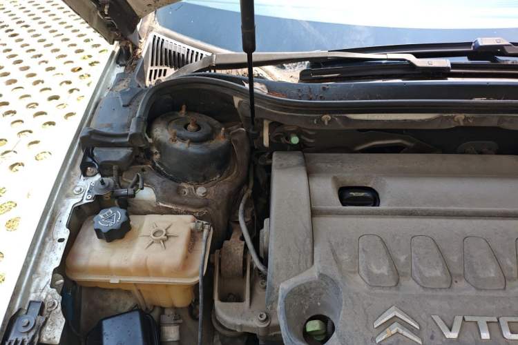 Used Citroen C5 2011 Dongfang Zhilü 2.3L Automatic Luxury Model Engine Bay Right