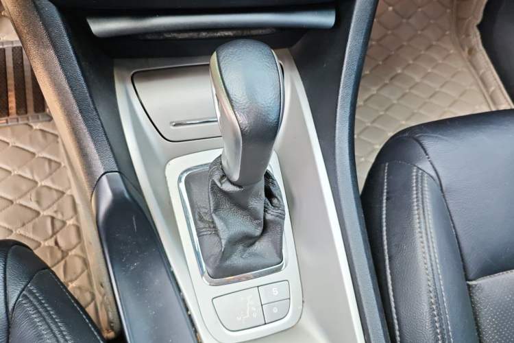 Used Citroen C5 2011 Dongfang Zhilü 2.3L Automatic Luxury Model Gear Lever