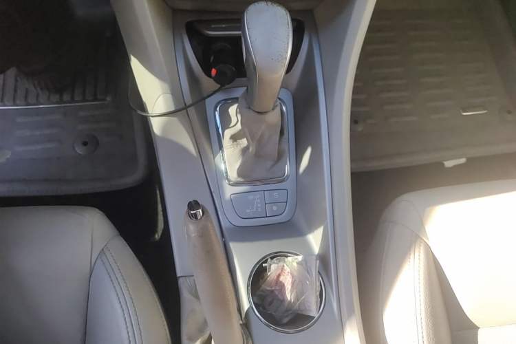 Used Citroen C5 2011 2.3L Automatic Zunyu Version Gear Lever