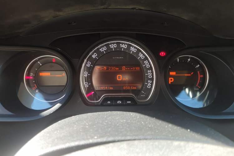 Used Citroen C5 2011 2.3L Automatic Zunyu Version Instrument Cluster