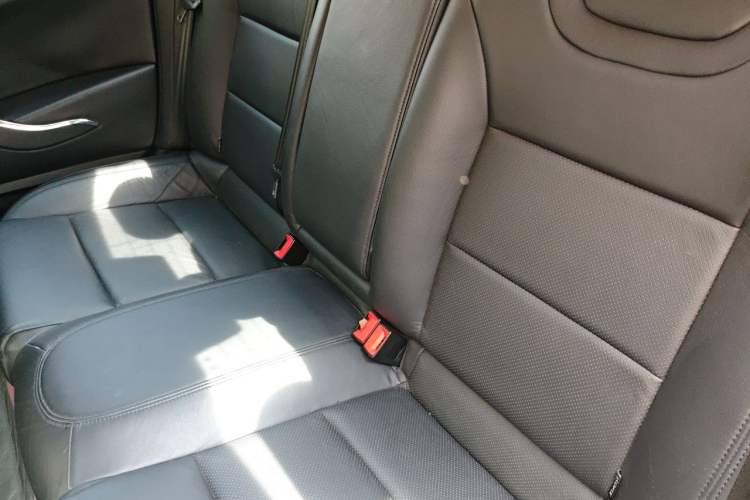 Used Citroen C5 2011 Dongfang Zhilü 2.3L Automatic Luxury Model Left Rear Seat