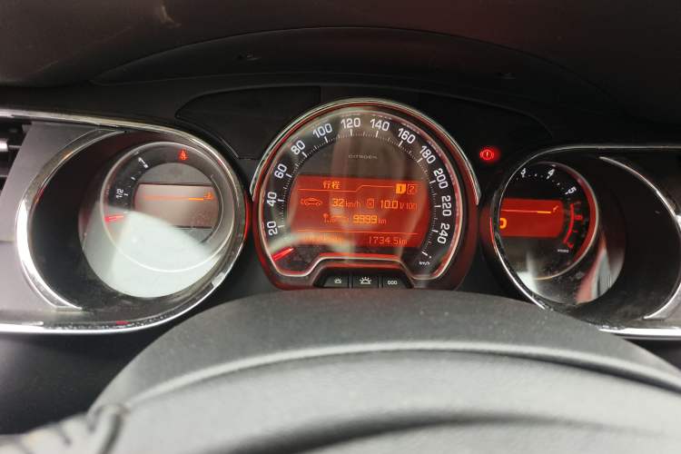Used Citroen C5 2011 2.3L Automatic Prestige Edition Odometer Close Up