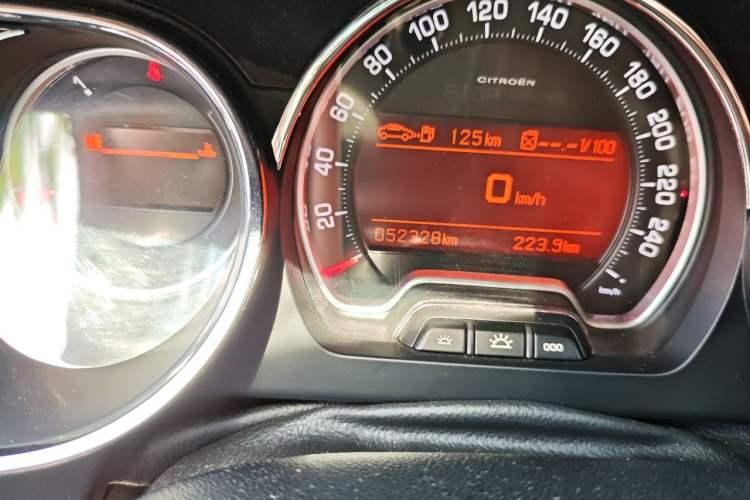 Used Citroen C5 2011 Dongfang Zhilü 2.3L Automatic Luxury Model Odometer Close Up