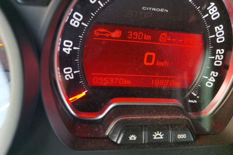 Used Citroen C5 2011 Dongfang Zhilü 2.3L Automatic Zunyu Model Odometer Close Up
