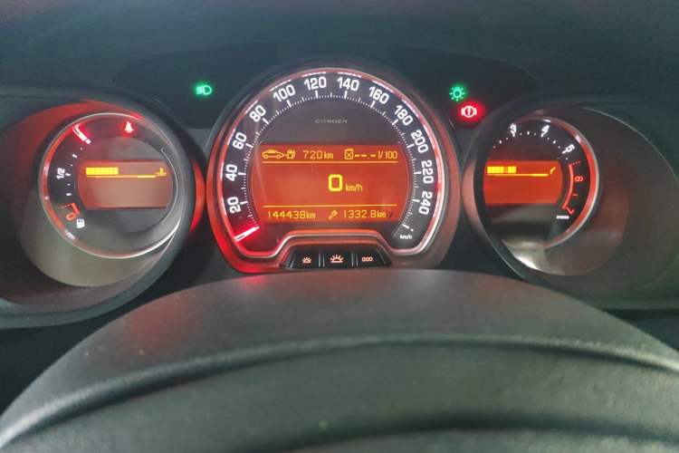 Used Citroen C5 2011 Dongfang Zhilü 2.3L Automatic Zunyu Model Odometer Close Up