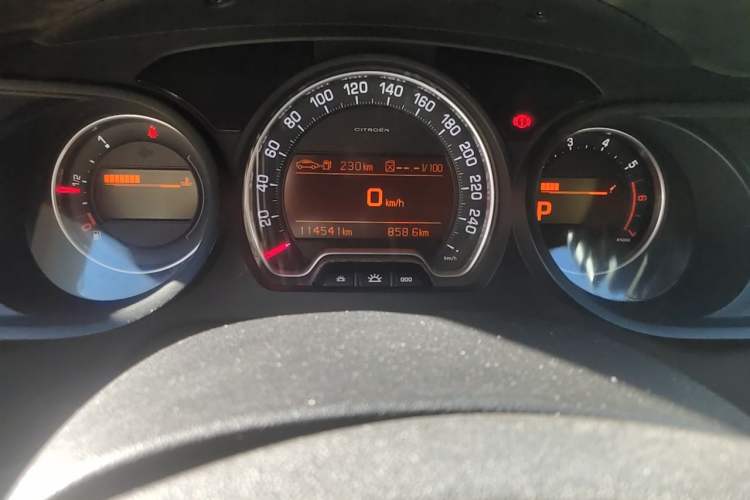 Used Citroen C5 2011 2.3L Automatic Zunyu Version Odometer Close Up