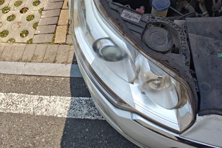 Used Citroen C5 2011 Dongfang Zhilü 2.3L Automatic Luxury Model Right Front Headlight