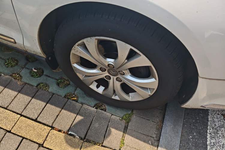 Used Citroen C5 2011 Dongfang Zhilü 2.3L Automatic Luxury Model Right Front Wheel Hub