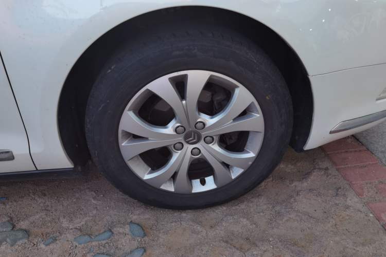 Used Citroen C5 2011 Dongfang Zhilü 2.3L Automatic Zunyu Model Right Front Wheel Hub