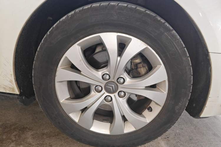 Used Citroen C5 2011 Dongfang Zhilü 2.3L Automatic Zunyu Model Right Front Wheel Hub
