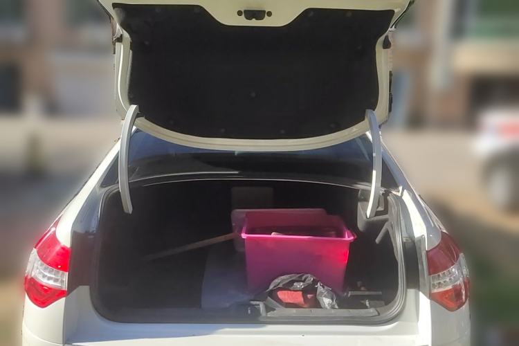 Used Citroen C5 2011 2.3L Automatic Zunyu Version Trunk