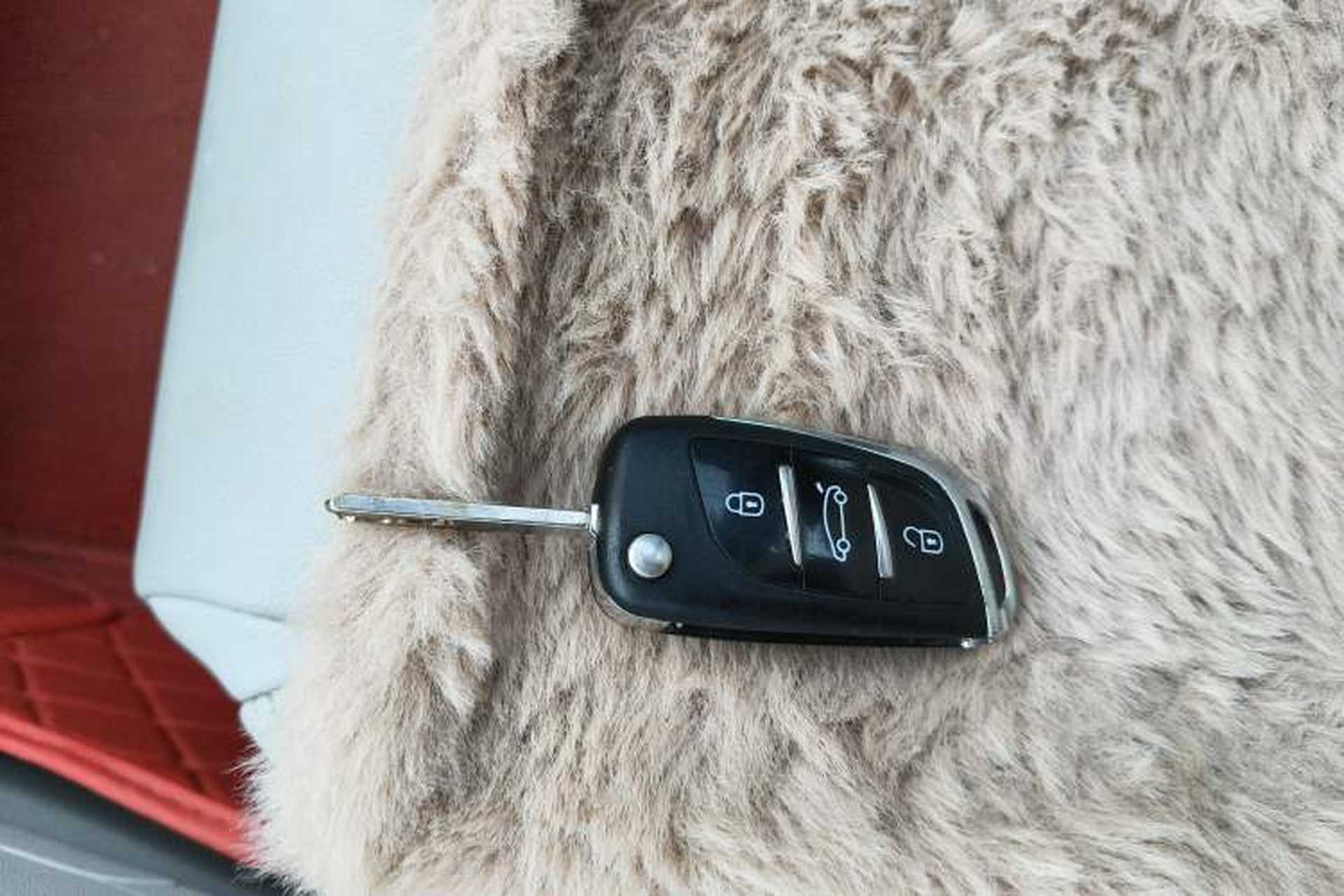 Used Citroen C5 2011 2.0L Automatic Comfort Edition Vehicle Key