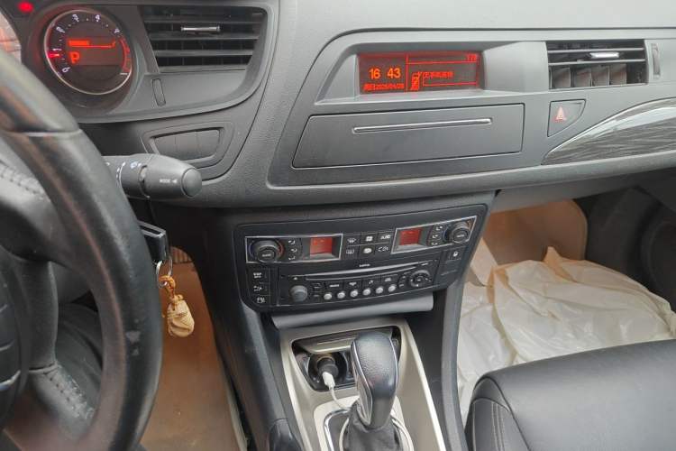Used Citroen C5 2012 2.0L Automatic Luxury Edition Audio And AC Panel
