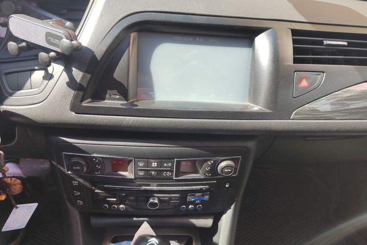 Used Citroen C5 2012 2.0L Automatic Luxury Edition Audio And AC Panel