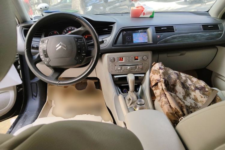 Used Citroen C5 2012 2.3L Automatic Prestige Edition Center Console