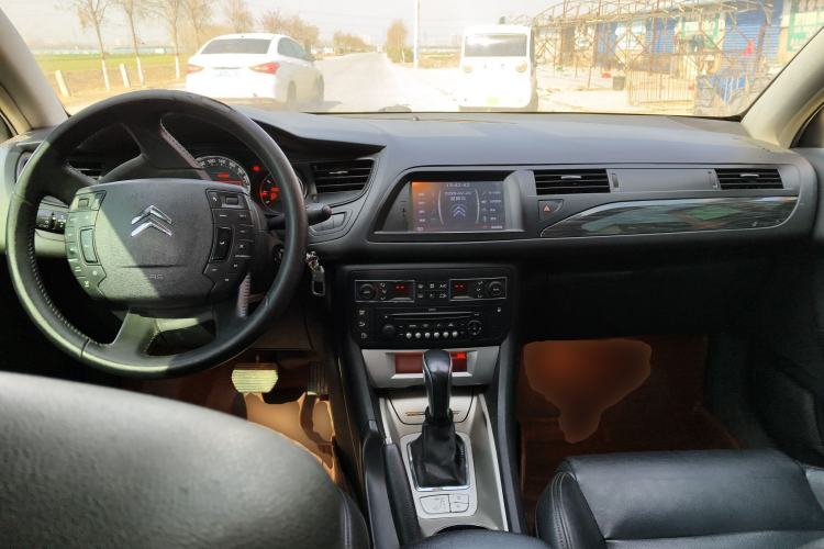 Used Citroen C5 2012 2.0L Automatic Luxury Edition Center Console
