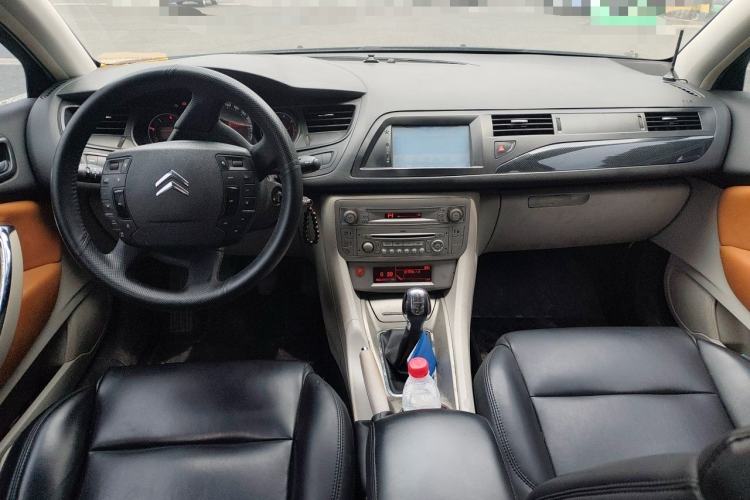 Used Citroen C5 2012 2.0L Manual Comfort Version Center Console