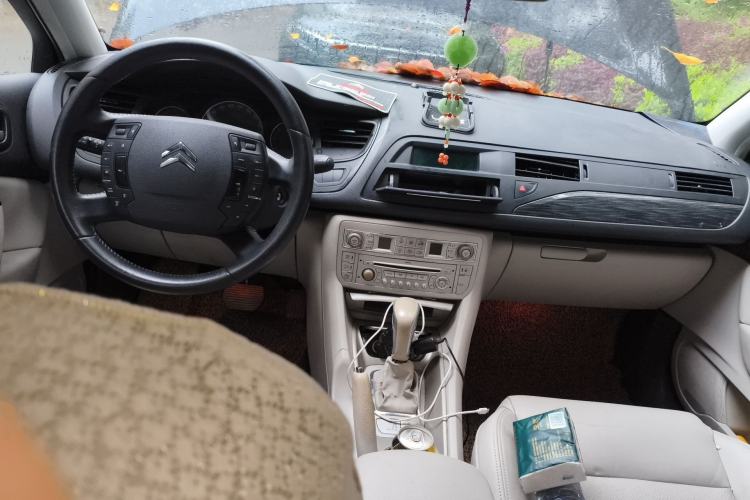 Used Citroen C5 2012 2.0L Automatic Luxury Edition Center Console