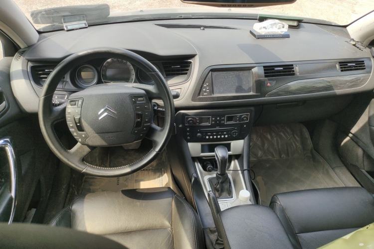 Used Citroen C5 2012 2.0L Automatic Luxury Edition Center Console
