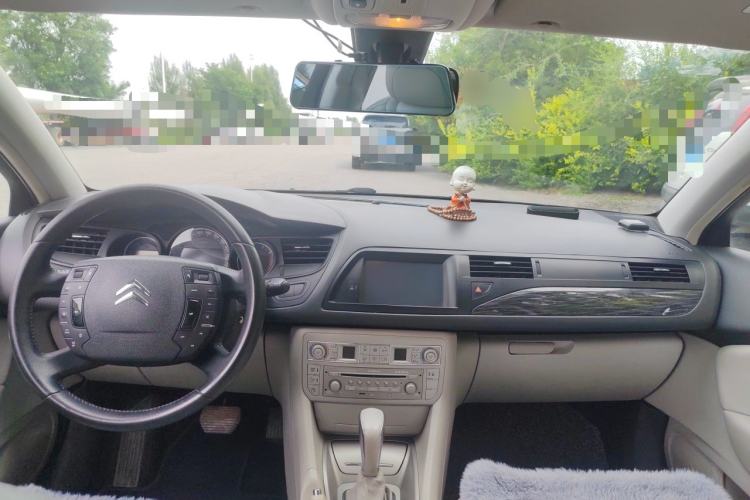 Used Citroen C5 2012 2.0L Automatic Luxury Edition Center Console