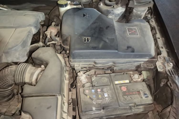 Used Citroen C5 2012 2.3L Prestige Version 20th Anniversary Edition Engine Bay Left