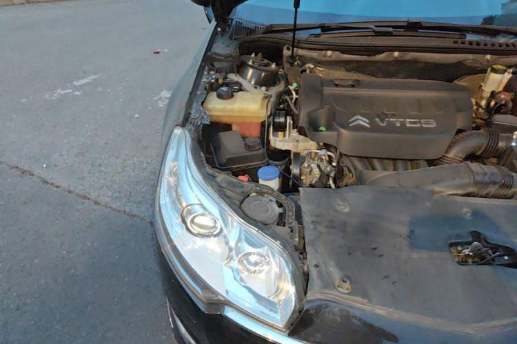 Used Citroen C5 2012 2.3L Prestige Version 20th Anniversary Edition Engine Bay Right