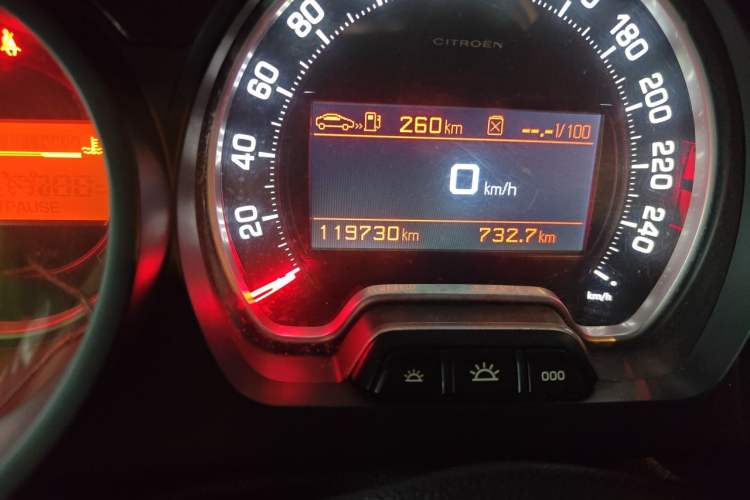 Used Citroen C5 2012 3.0L Automatic Flagship Edition Odometer Close Up