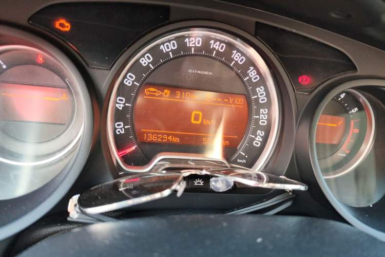 Used Citroen C5 2012 2.0L Automatic Luxury Edition Odometer Close Up