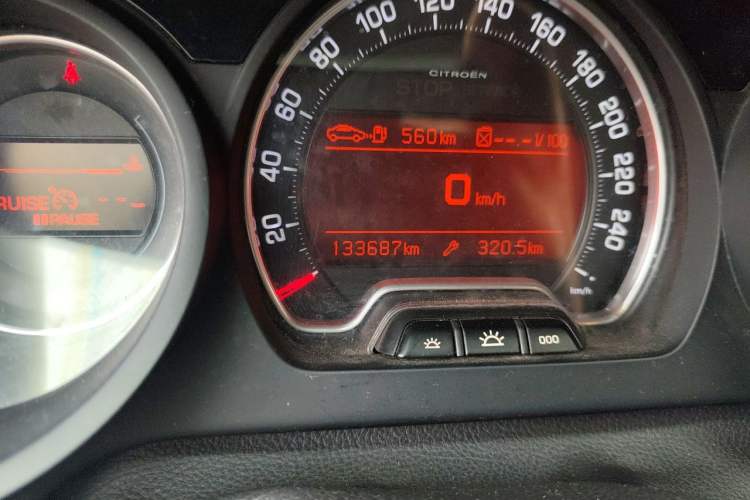 Used Citroen C5 2012 2.0L Manual Comfort Version Odometer Close Up