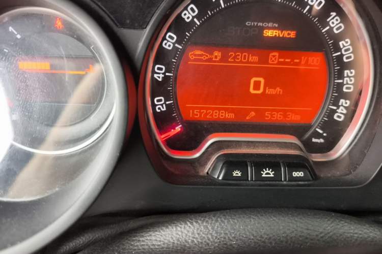 Used Citroen C5 2012 2.0L Automatic Luxury Edition Odometer Close Up