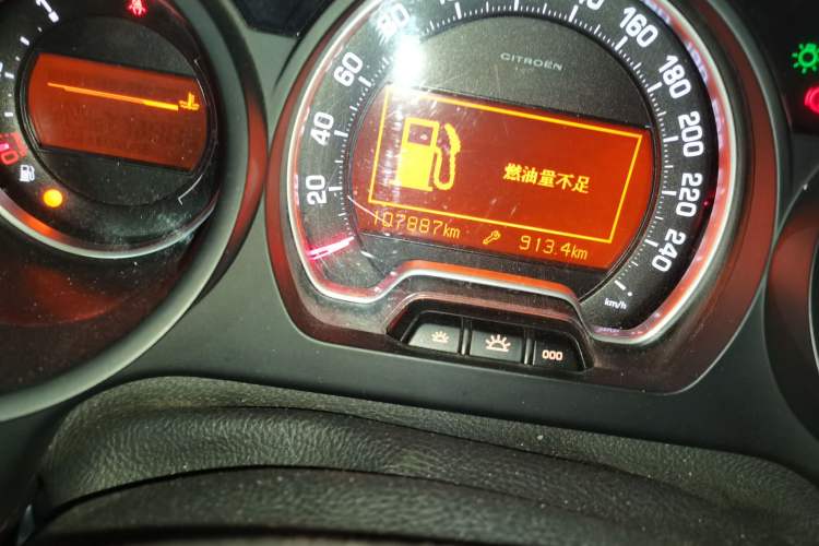 Used Citroen C5 2012 2.3L Prestige Version 20th Anniversary Edition Odometer Close Up