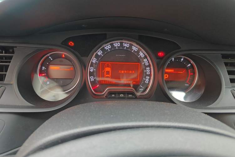 Used Citroen C5 2012 2.0L Automatic Luxury Edition Odometer Close Up