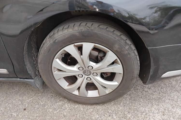 Used Citroen C5 2012 2.3L Prestige Version 20th Anniversary Edition Right Front Wheel Hub