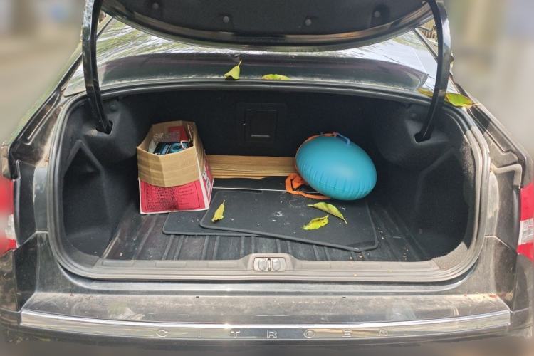 Used Citroen C5 2012 2.3L Automatic Zunyu Version Trunk