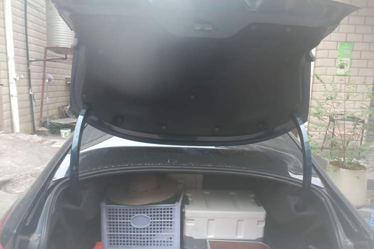 Used Citroen C5 2012 2.0L Automatic Luxury Edition Trunk