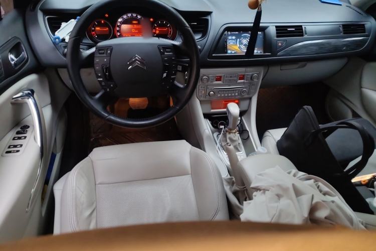 Used Citroen C5 2012 2.0L Automatic Luxury Edition Center Console