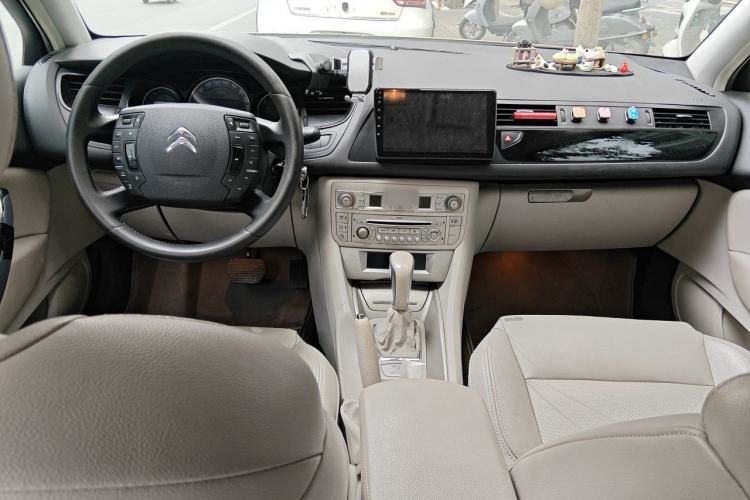 Used Citroen C5 2012 2.0L Automatic Luxury Edition Center Console