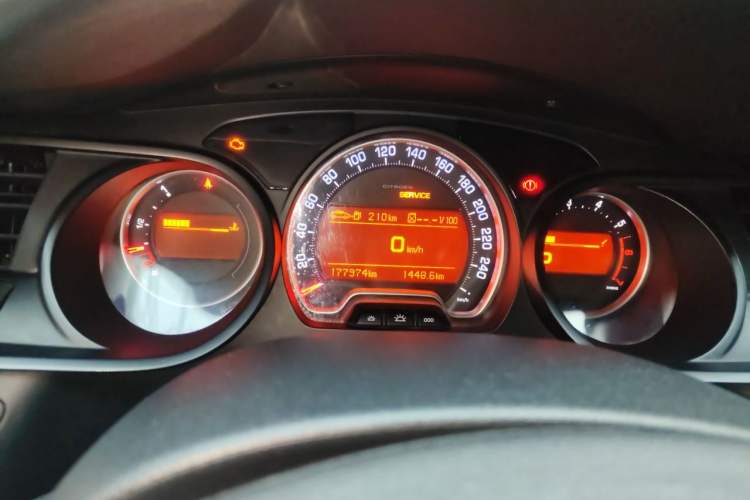 Used Citroen C5 2012 2.0L Automatic Luxury Edition Odometer Close Up
