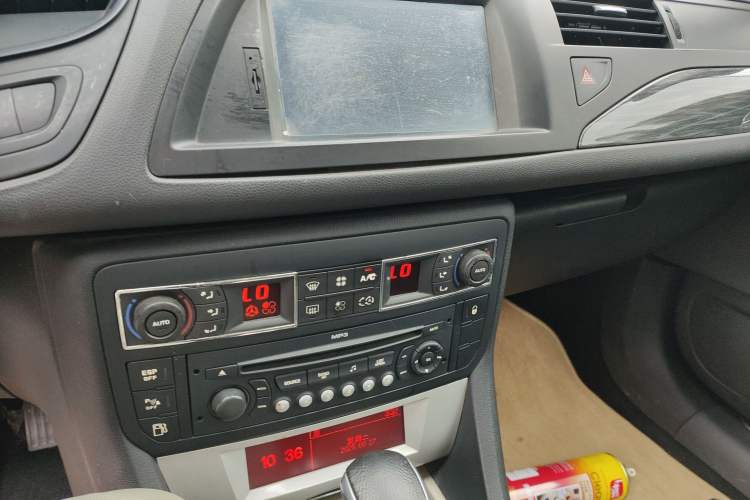 Used Citroen C5 2012 2.0L Automatic Luxury Edition Audio And AC Panel