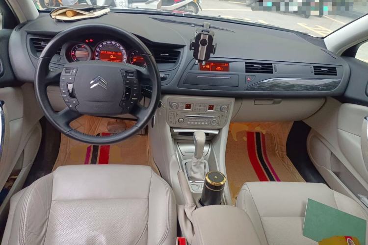 Used Citroen C5 2012 2.0L Automatic Luxury Edition Center Console