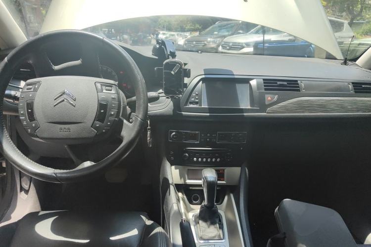 Used Citroen C5 2012 2.0L Automatic Luxury Edition Center Console