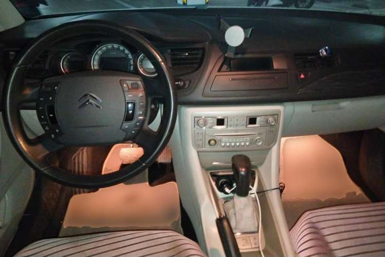 Used Citroen C5 2012 2.0L Automatic Luxury Edition Center Console