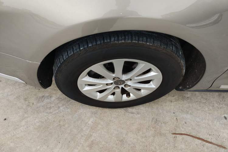Used Citroen C5 2012 2.0L Automatic Luxury Edition Left Front Wheel Hub