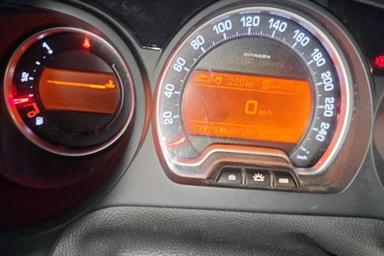 Used Citroen C5 2012 2.0L Automatic Luxury Edition Odometer Close Up
