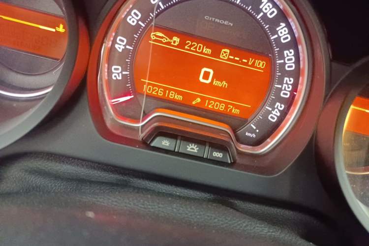 Used Citroen C5 2012 2.0L Automatic Luxury Edition Odometer Close Up