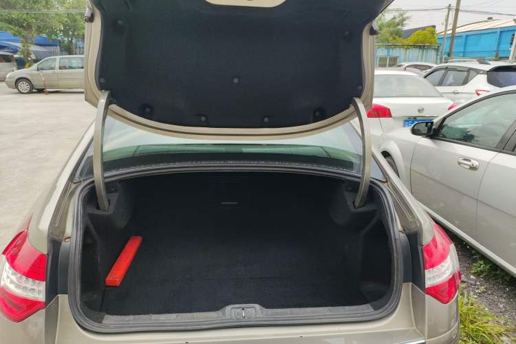 Used Citroen C5 2012 2.0L Automatic Luxury Edition Trunk