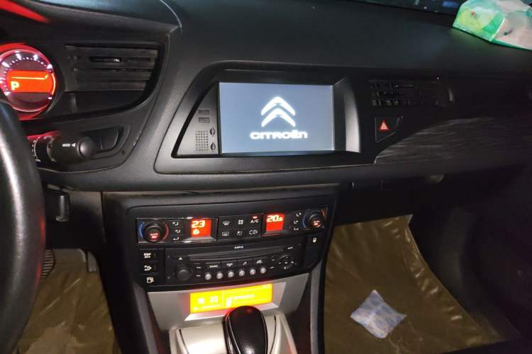 Used Citroen C5 2012 2.0L Automatic Luxury Edition Audio And AC Panel