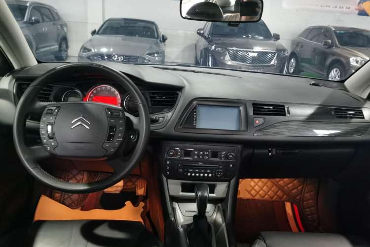 Used Citroen C5 2012 2.0L Automatic Luxury Edition Center Console