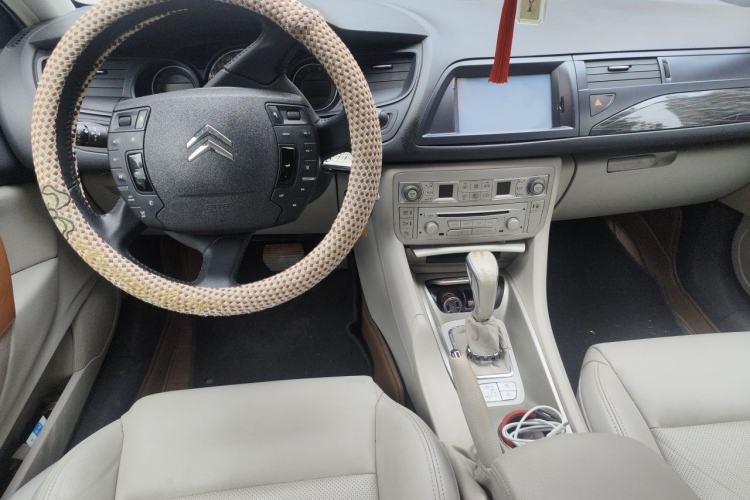 Used Citroen C5 2012 2.0L Automatic Luxury Edition Center Console